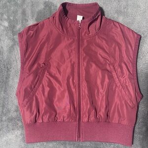 Alo Yoga In Motion Vest in Limited Edition Mars Clay Red